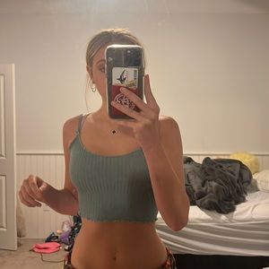 selling bc it’s not my style but i love this shirt!!